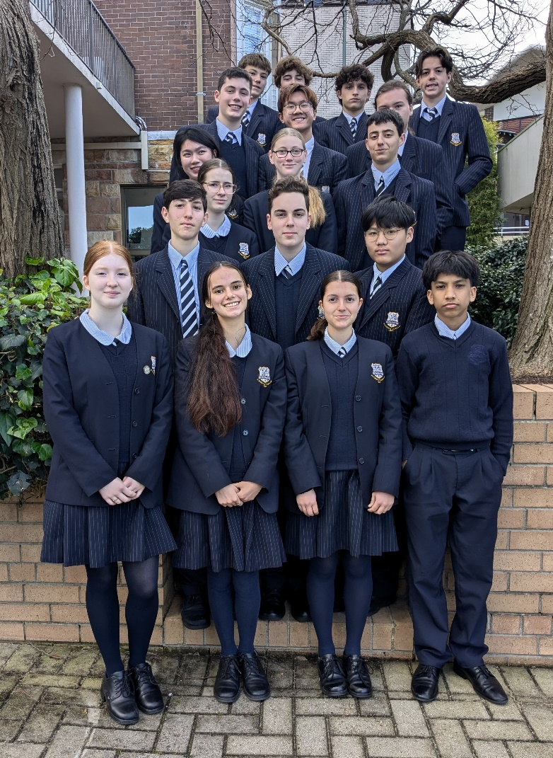 A group of people in uniform

Description automatically generated
